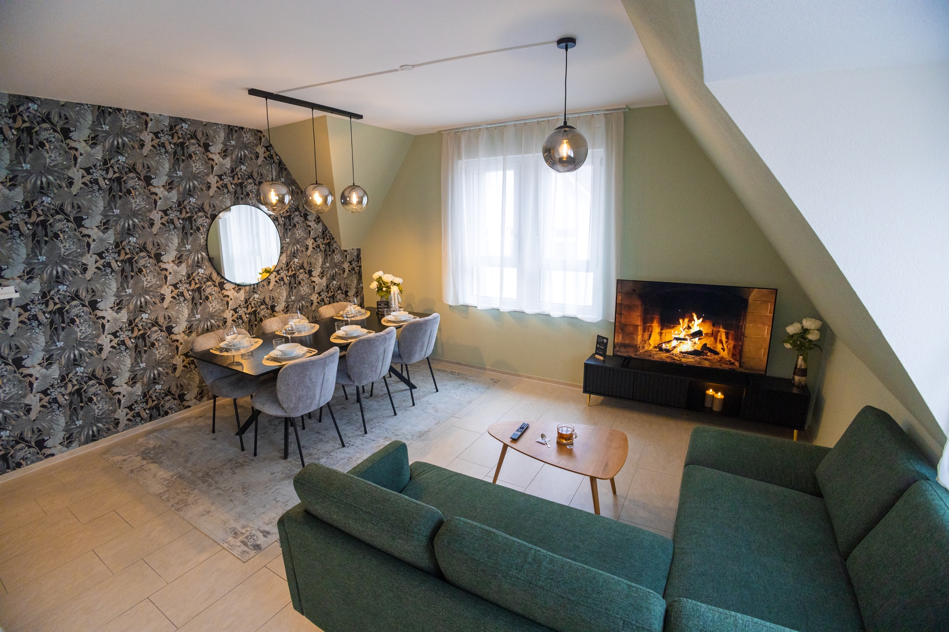 Grosszügiges Wohn- und Esszimmer der Maisonette am Bodensee
